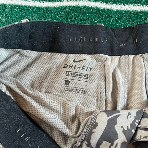 Nike Dri Fit Golf Shorts - Picture 3 of 3